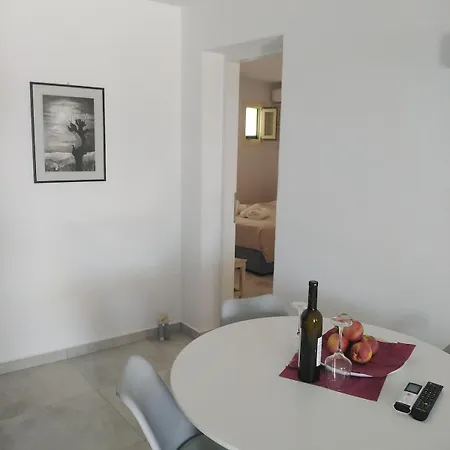Apartamento Julia's Studio, Familienfreundlich Am Meer,mit Xl Terrasse, Meerespanorama Logaras
