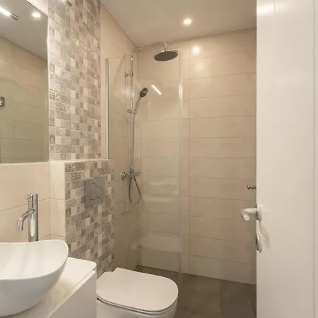 Apartamento Julia's Studio, Familienfreundlich Am Meer,mit Xl Terrasse, Meerespanorama Logaras
